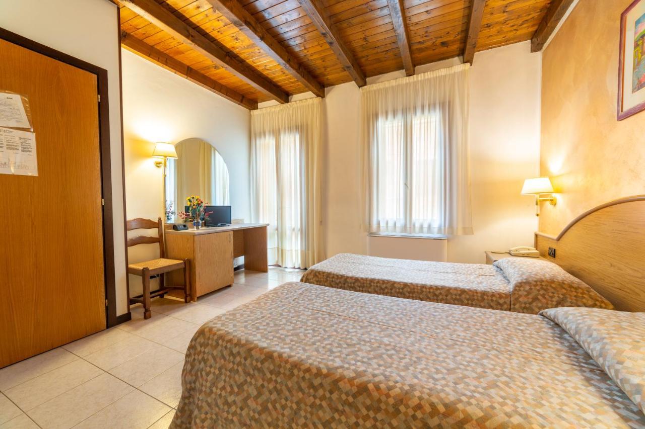 Albergo Ristorante Leon D'Oro Este Ngoại thất bức ảnh